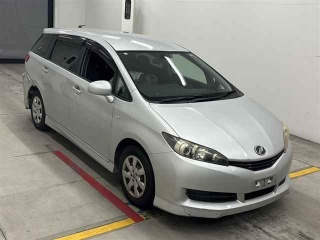 TOYOTA WISH 2010