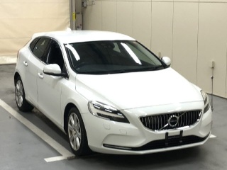VOLVO V40 2017
