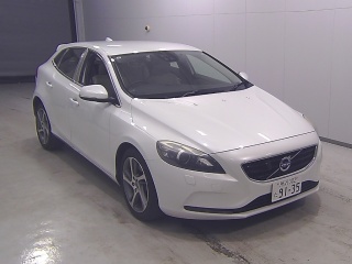 VOLVO V40 2015