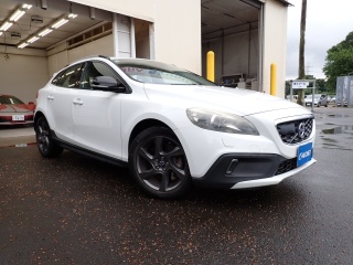 VOLVO V40 2015