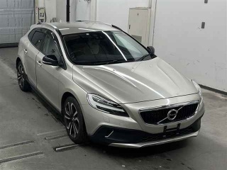 VOLVO V40 2017
